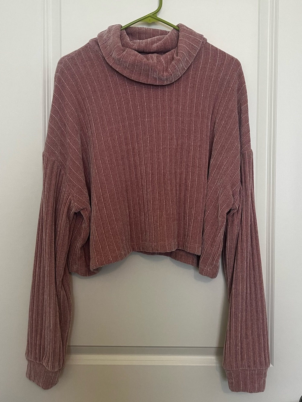 Altar’d State Chenille Pink Cowl Neck cropped sweater size large